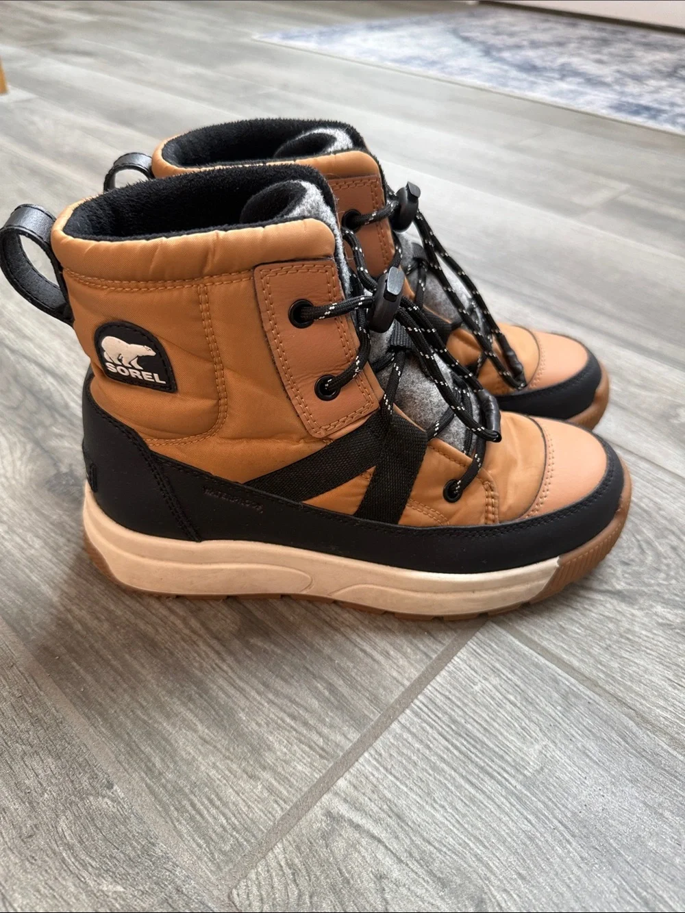 Sorel Kids Tan and Black Waterproof Lace-Up Boots. Excellent condition! Size 5!